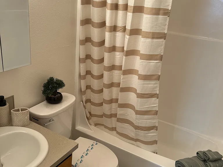 Sawyer Pointe Apartments — Photo 11