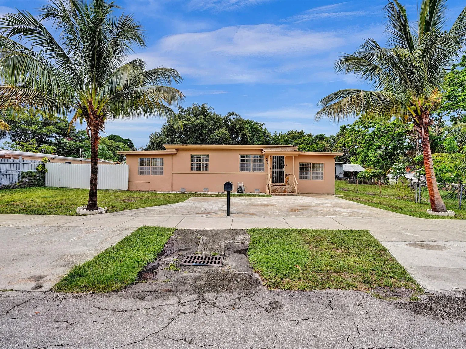 3 bed, 1.0 bath, 942 sqft, $3,200 — Photo 2