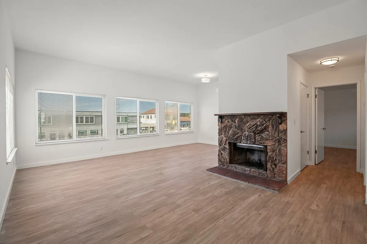 1 bed, 900 sqft, $3,200 — Photo 1