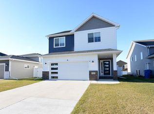 7421 18th St S, Fargo, ND 58104