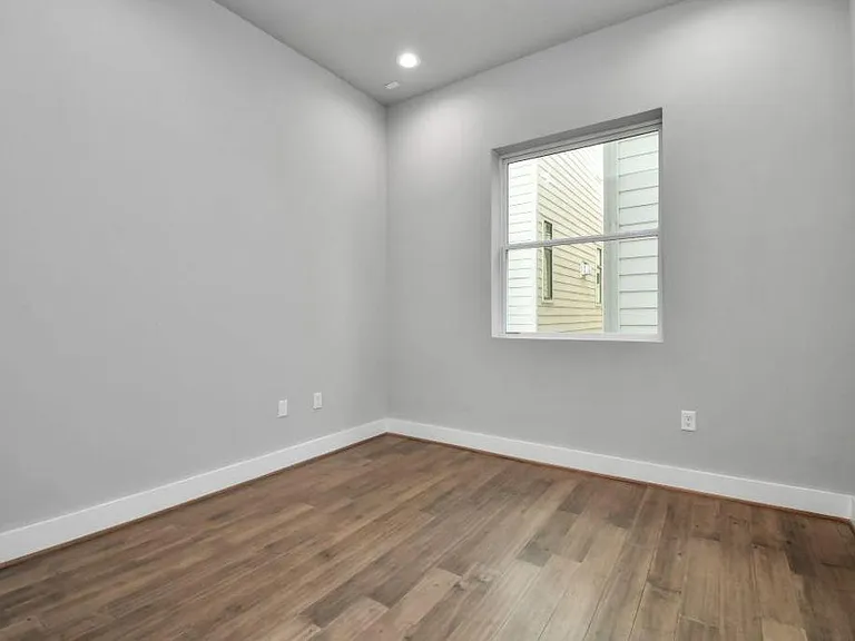 1320 Eberhard St — Photo 21