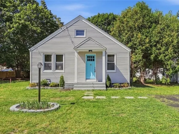 41 Custer St, Warwick, RI 02889