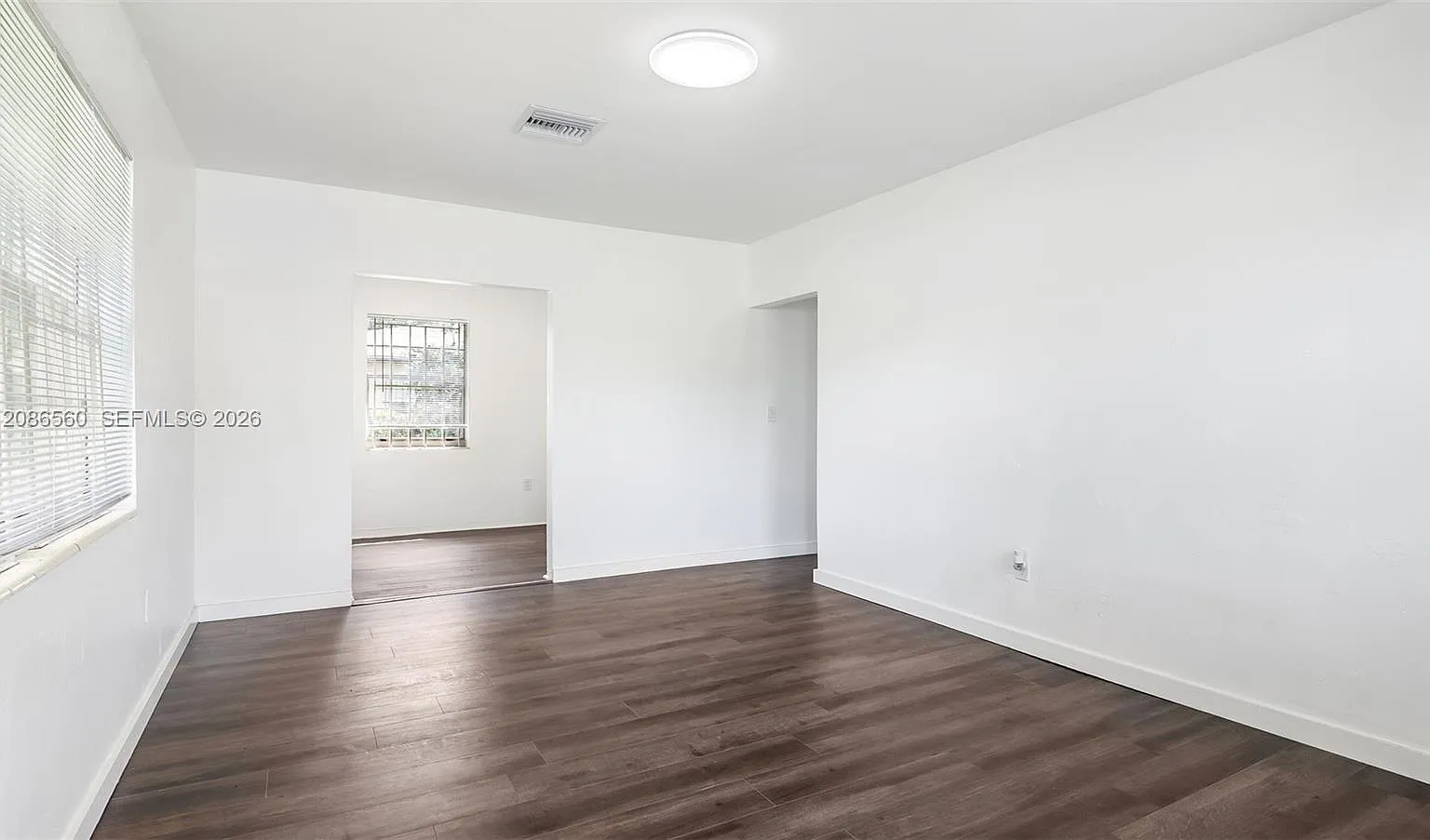 3 bed, 951 sqft, $2,500 — Photo 3