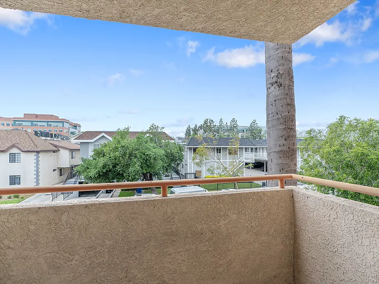 2310 N Fairview St #210 — Photo 8