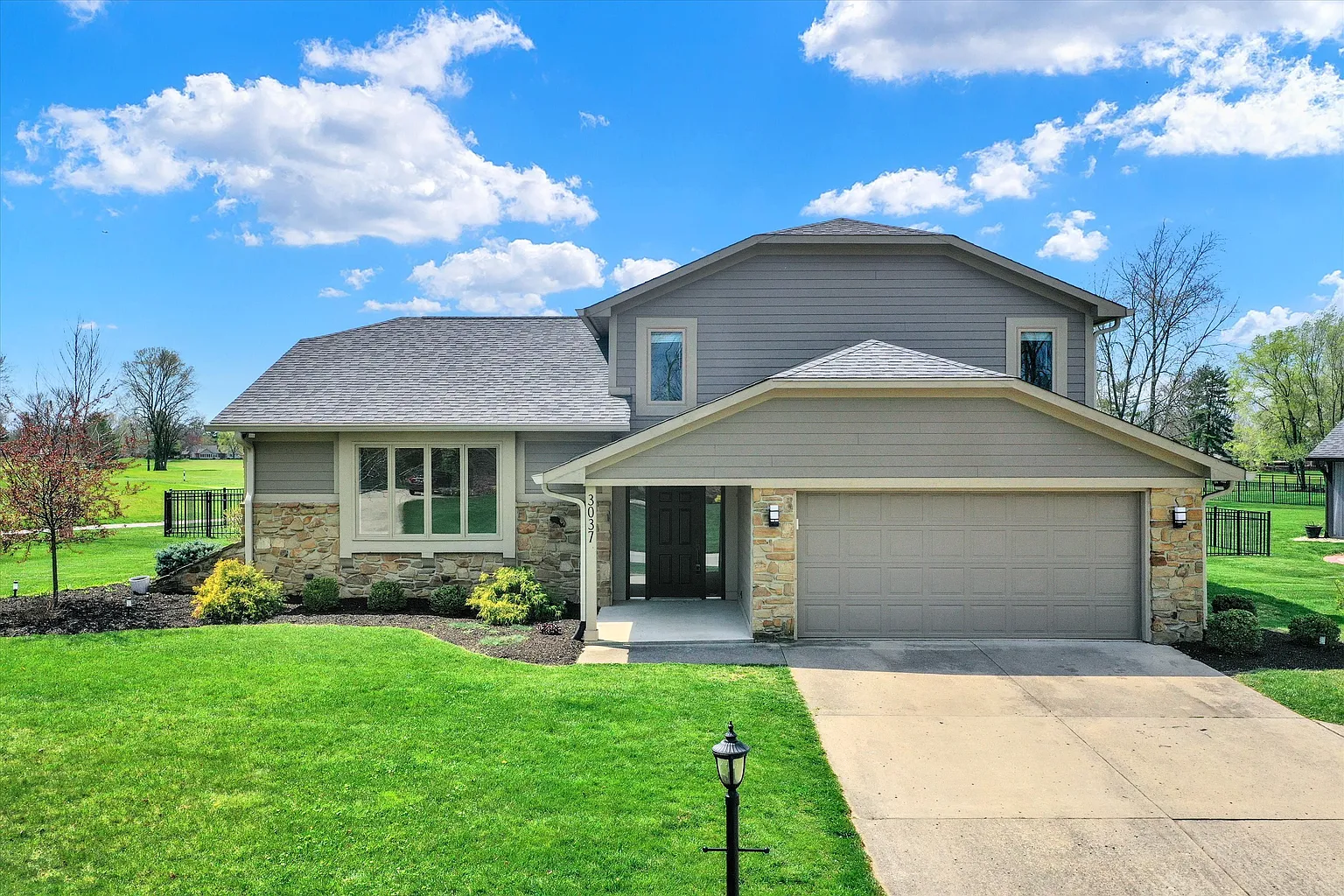 3037 Golfview Dr photo 1