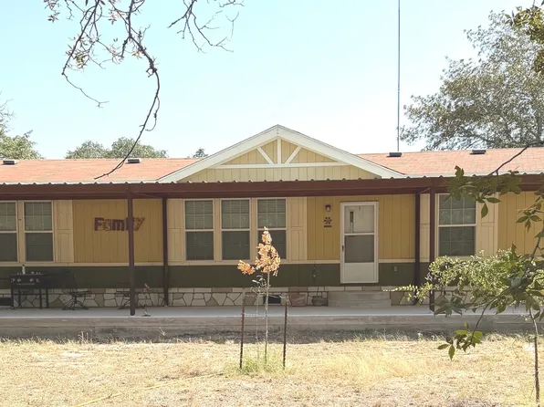 278 County Road 6767, Natalia, TX 78059