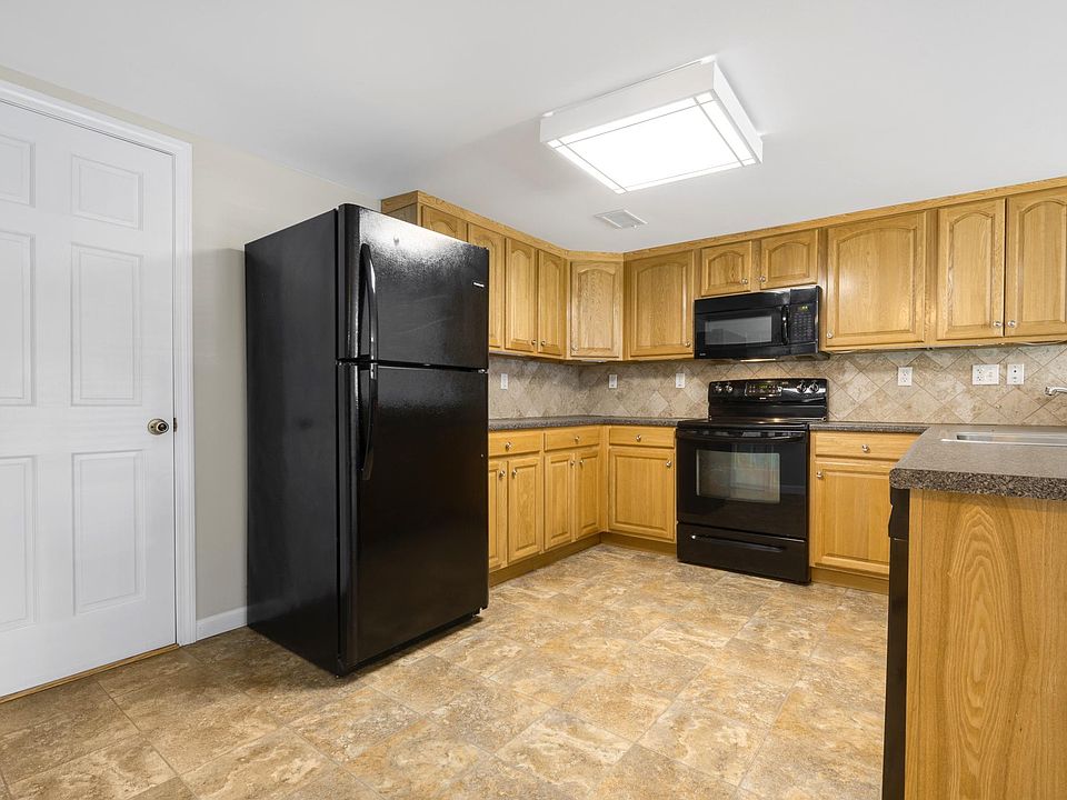 15 Casimir St Westfield, MA, 01085 Apartments for Rent Zillow