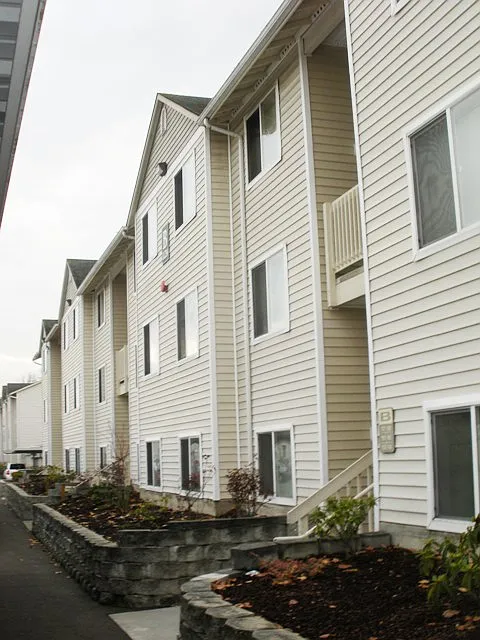 Autumnwood Apartments — Photo 2