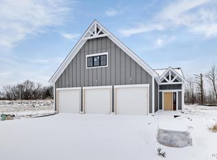 31710 Madison Rd, Lindstrom, MN 55045