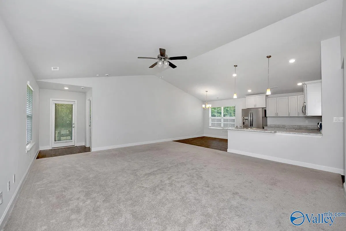 3 bed, 2.0 bath, 1580 sqft, $1,795 — Photo 3