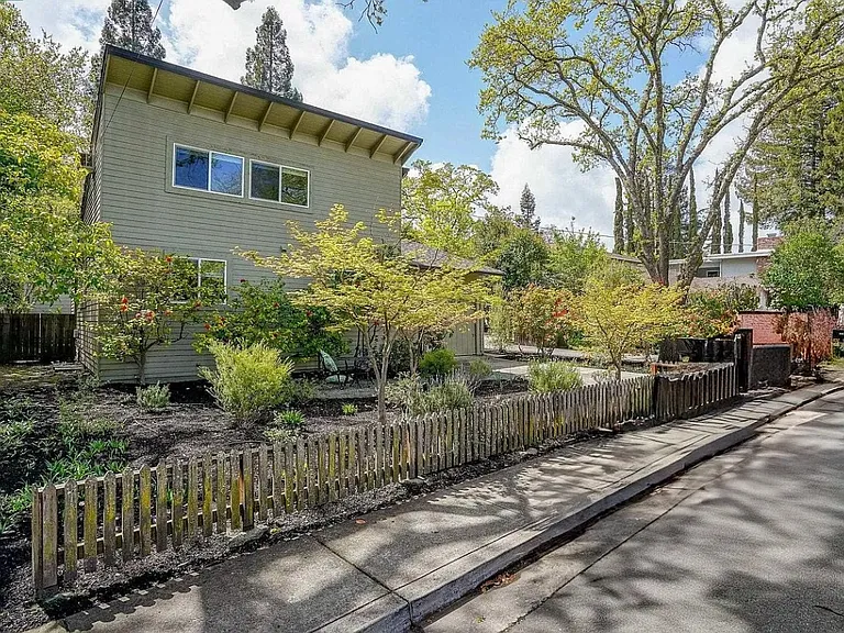 3609 Walnut St — Photo 1
