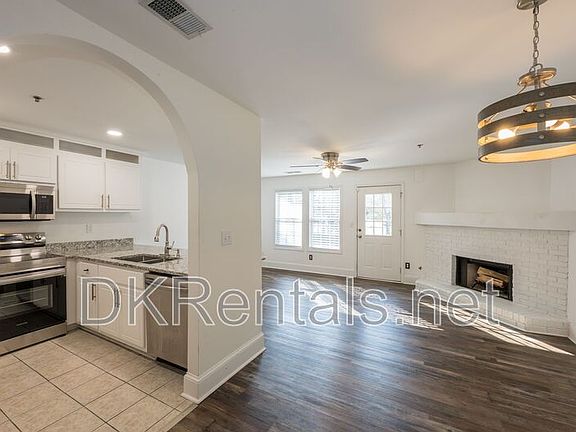 3rd image of 215 Morris Ln