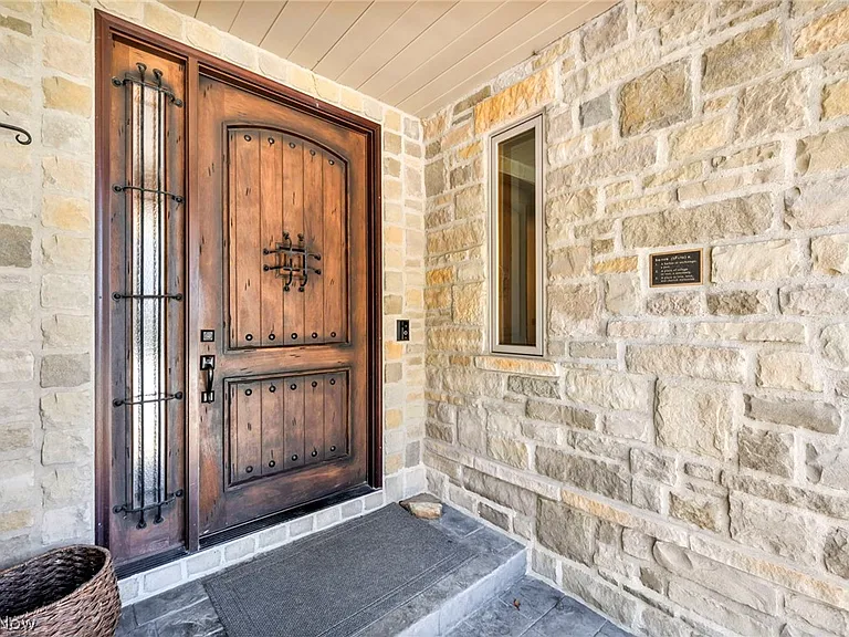 7184 Neff Rd — Photo 2