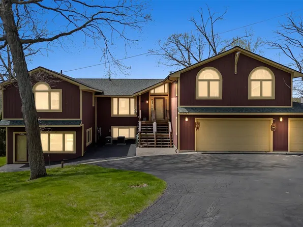 2745 Lari Ct, West Bloomfield, MI 48324