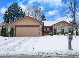 2238 Flanders Dr, Rochester Hills, MI 48307