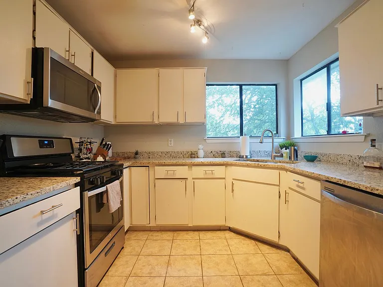2603 Garrettson Dr #B — Photo 5