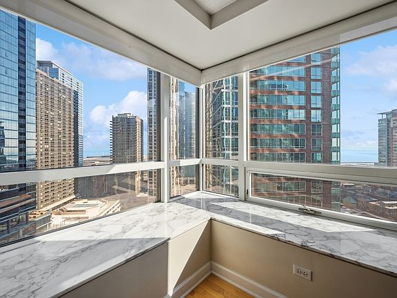 4th image of 512 N McClurg Ct APT 1304