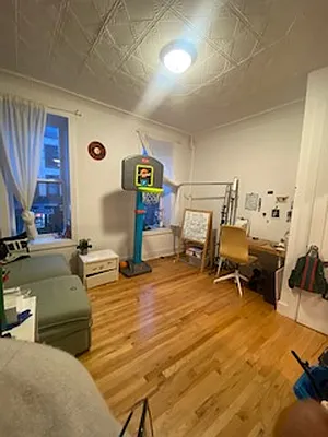 Rented by R New York | media 8