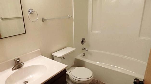 2nd image of 65 La Crosse Dr APT B1