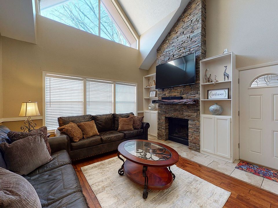 1st image of 3122 Camelot Dr APT 13