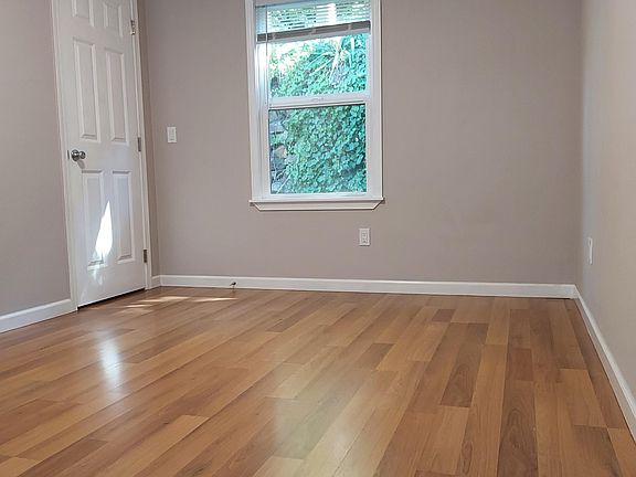 4th image of 3001 Preble St APT 5