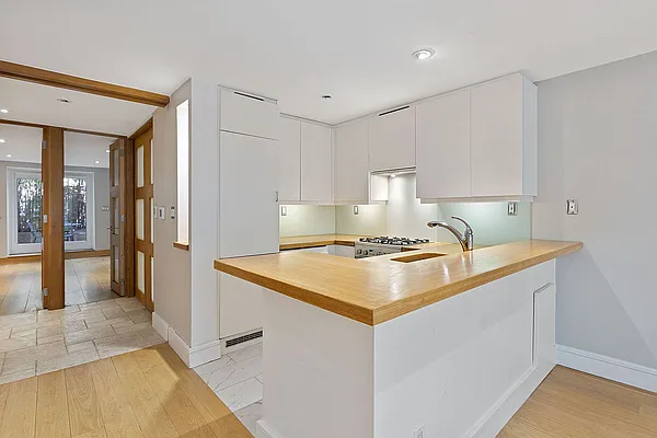 Rented by Dream Space Realty | media 13