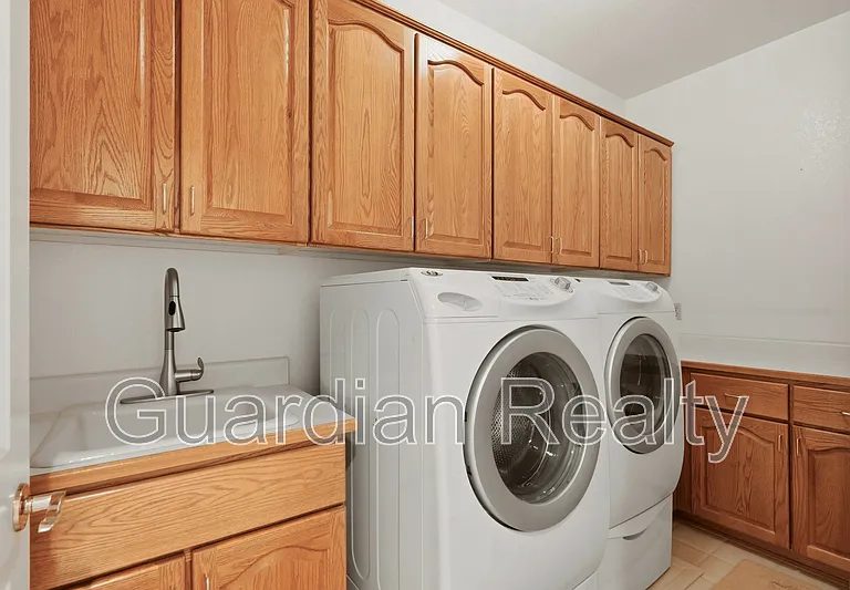 1888 Woodhaven Dr — Photo 42