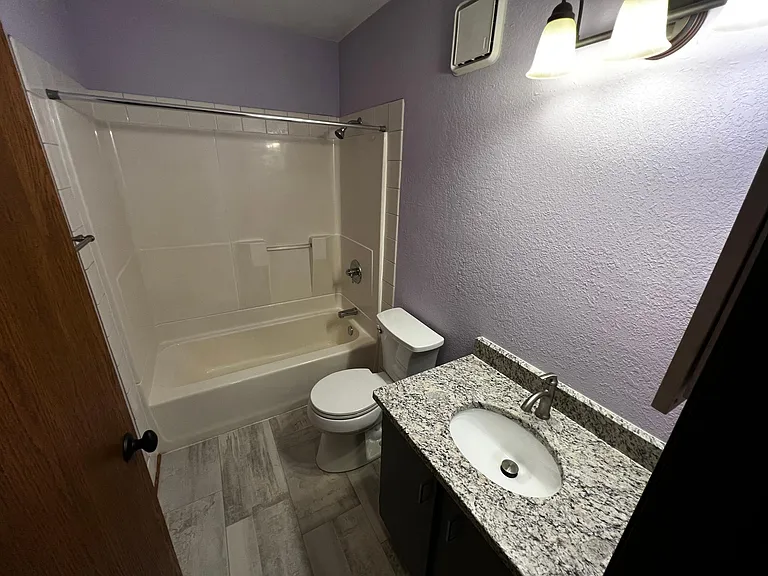 1204 Hillside Dr #4 — Photo 4