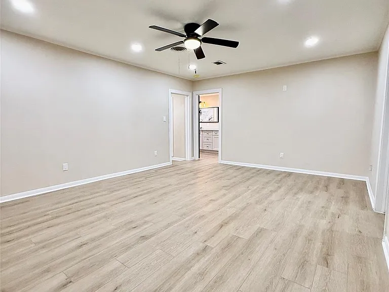 300 Dunnam Ave — Photo 17