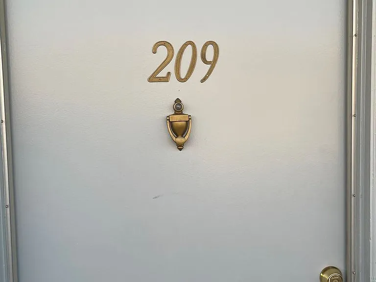 Tivoli Gardens Apartment — Photo 30