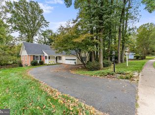 8305 Guinevere Dr, Annandale, VA 22003