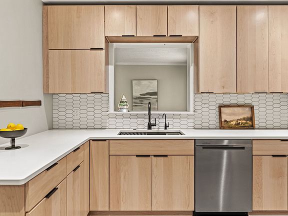 3rd image of 2140 Fairhaven Rd