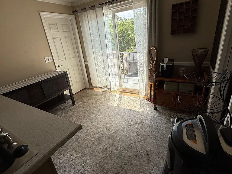 5240-5242 Old Oxford Ln — Photo 32