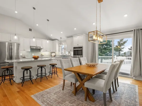 12 Tara Rd, Peabody, MA 01960