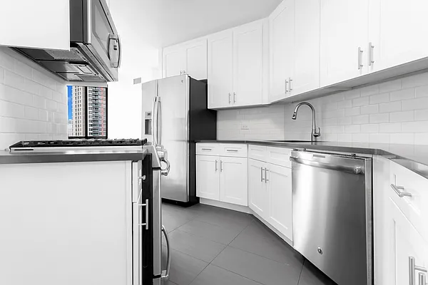 Rented by Olnick Organization | media 13