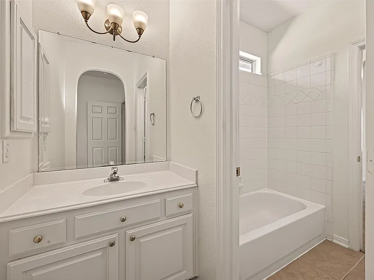 8110 Clearwater Xing — Photo 34