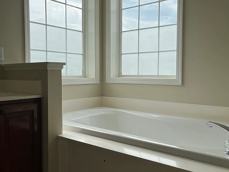 Soaking tub