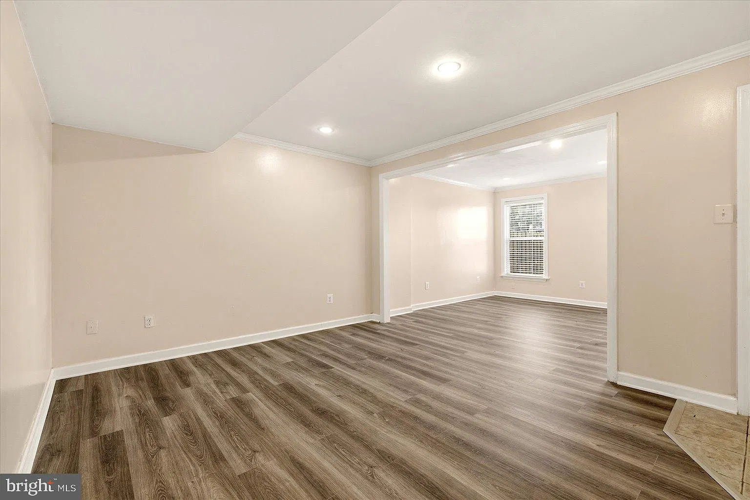 3 bed, 2.5 bath, 1962 sqft, $2,300 — Photo 2