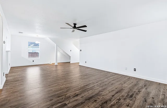 4 bed, 3.0 bath, 2043 sqft, $1,900 — Photo 2