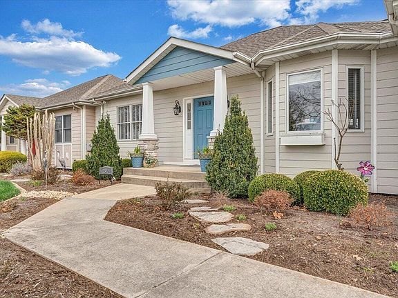 2nd image of 2302 Lake Retreat Rd