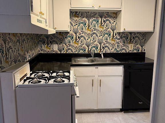 4th image of 1049 Dixon Ave #1