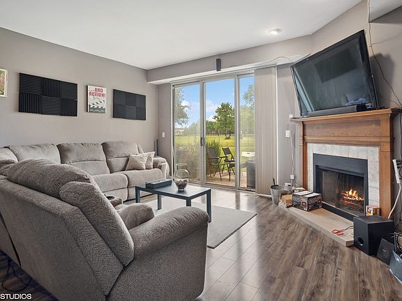 3rd image of 190 Golfview Dr