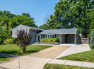 2908 Farm Rd, Alexandria, VA 22302