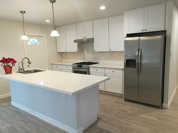 3rd image of 1905 E Del Rio Dr