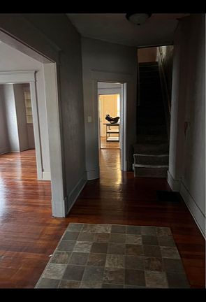 2nd image of 811 Leroy Ave #1