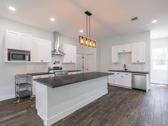 5th image of 32507 Westwood Square West W