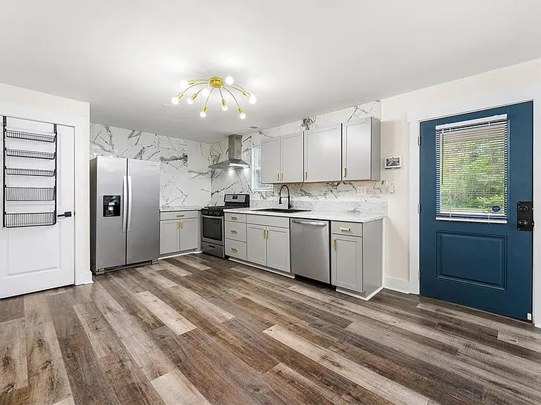 2222 Penelope St NW — Photo 7