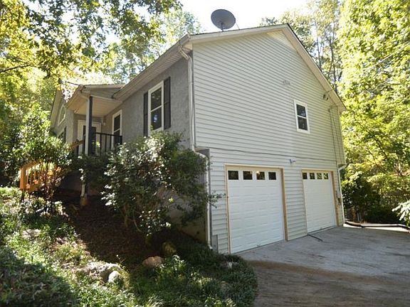 4th image of 809 Victoria Pl