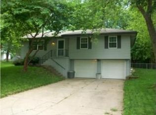 217 SW Elmwood Dr, Blue Springs, MO 64014