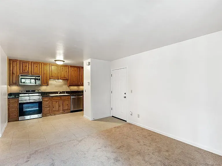 1320 Athens Plz — Photo 13